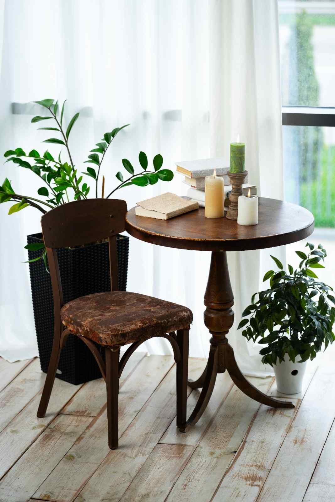 Walnut Heritage Pedestal Bistro Table